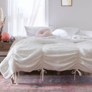 King Size URBAN OUTFITTERS Ruched Duvet Cover